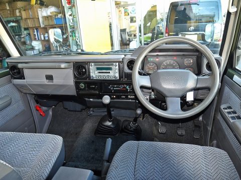 ランクル70　77　LX 5MT 純正オリーブグリーン　2